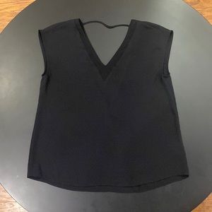Express black v neck blouse. Shirtsleeve. Size: Medium